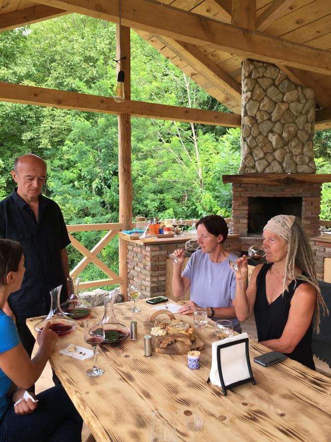 Sadmeli Winery Hotel Ambrolauri Kültér fotó